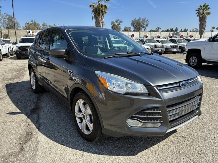 2015-ford-escape-se-image-2