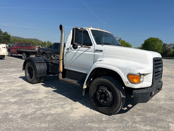 1996-ford-f800-image-1