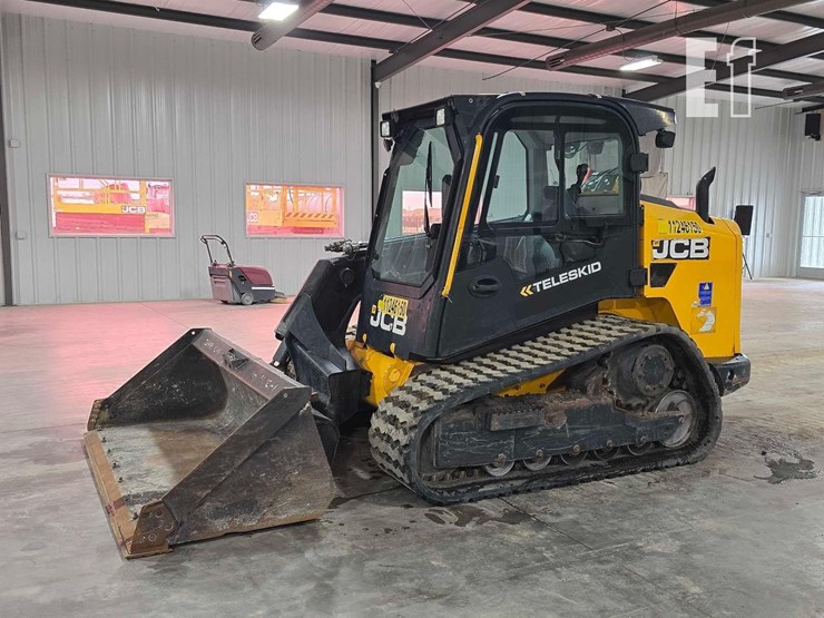 2021-jcb-3ts-8t-image-1