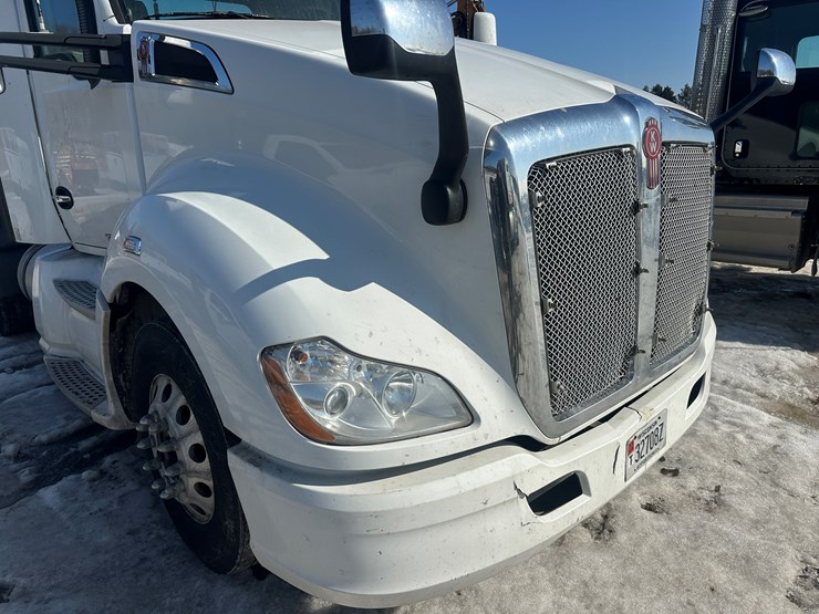 2017-kenworth-t680-image-11