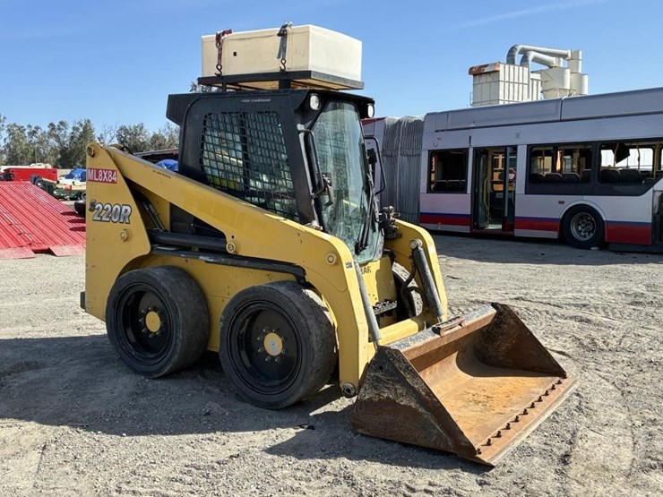 2018-yanmar-s220r-image-2