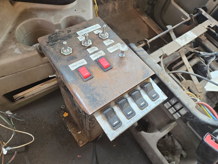 2014-massey-ferguson-8-image-60