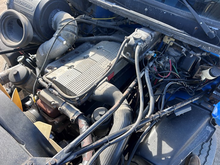 #1680-•-2003-freightliner-day-cab-truck-tractor-image-41