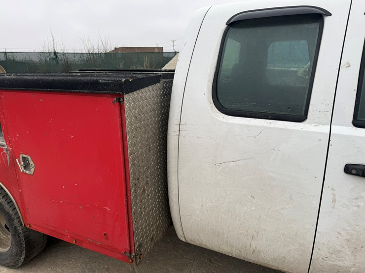 2012-chevrolet-3500-image-19