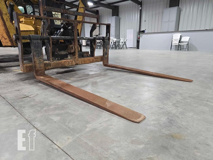 2014-caterpillar-tl1055c-image-10