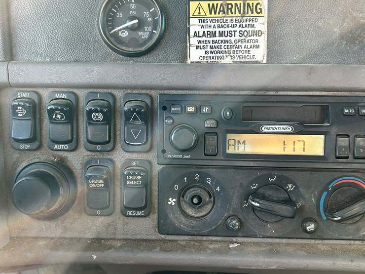 peterbilt-365-image-97