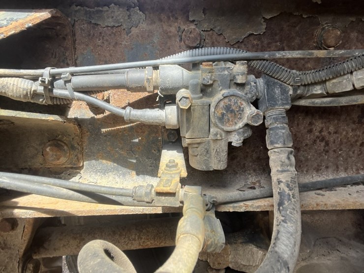 #1556-•-1999-mack-e7-460-day-cab-truck-tractor-image-22