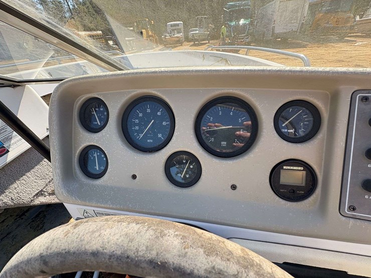 four-winns-"180-freedom"-ski-boat-w/-trailer-image-24