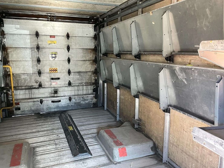 2013-isuzu-reach-image-16