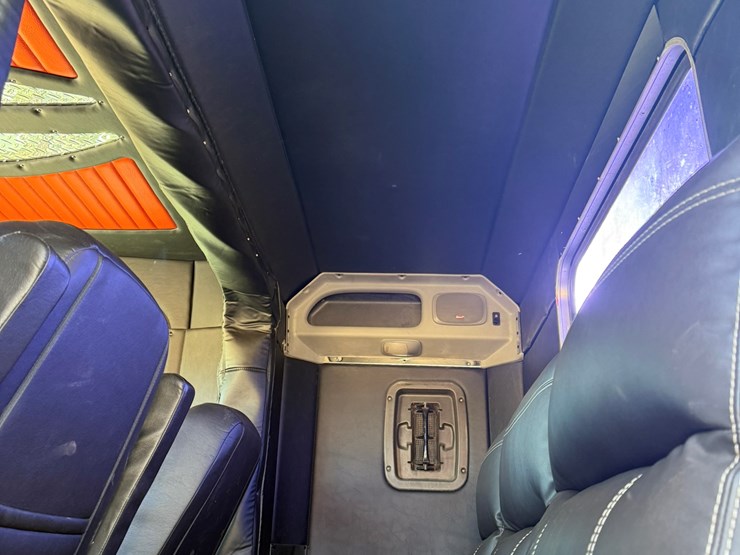 1974-peterbilt-359-image-42