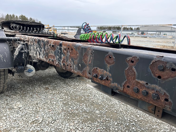 2017-massey-ferguson-8-image-35