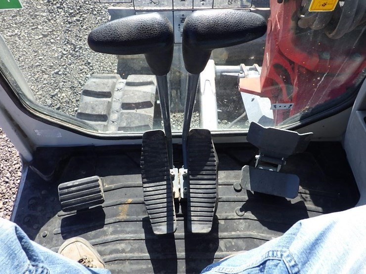 takeuchi-tb260-image-40