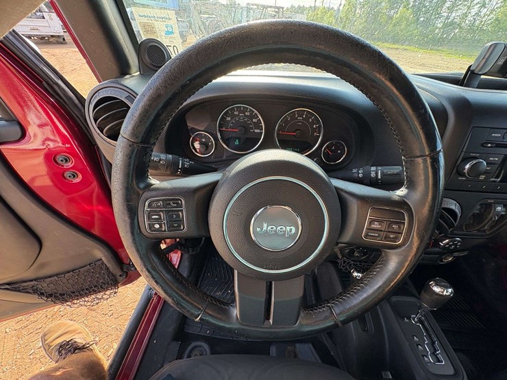 2013-jeep-wrangler-sport-image-12