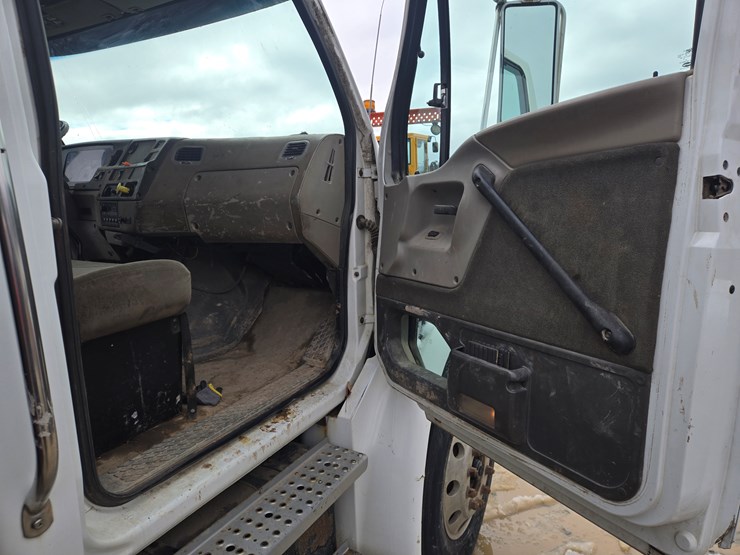 2001-massey-ferguson-8-image-55