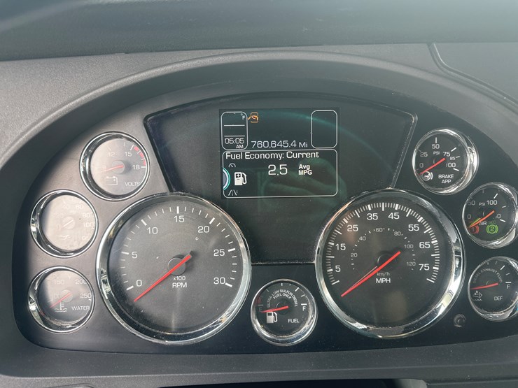 2020-kenworth-t680-image-39