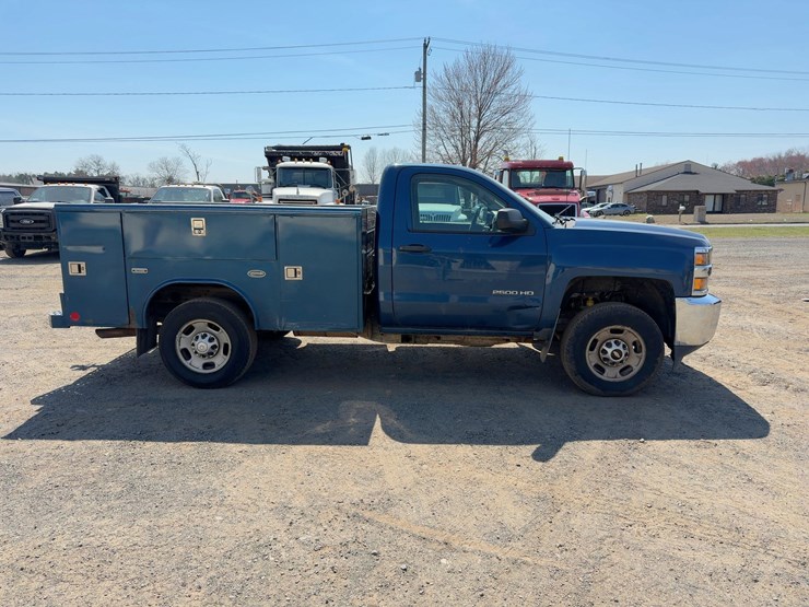 2017-chevrolet-silverado-2500hd-image-6