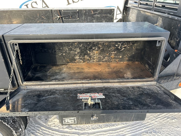 2021-ford-f550-image-25