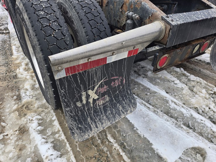 peterbilt-579-image-32