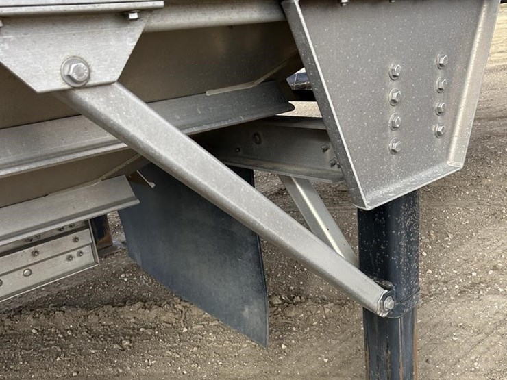 2025-wilson-grain-trailer-image-75