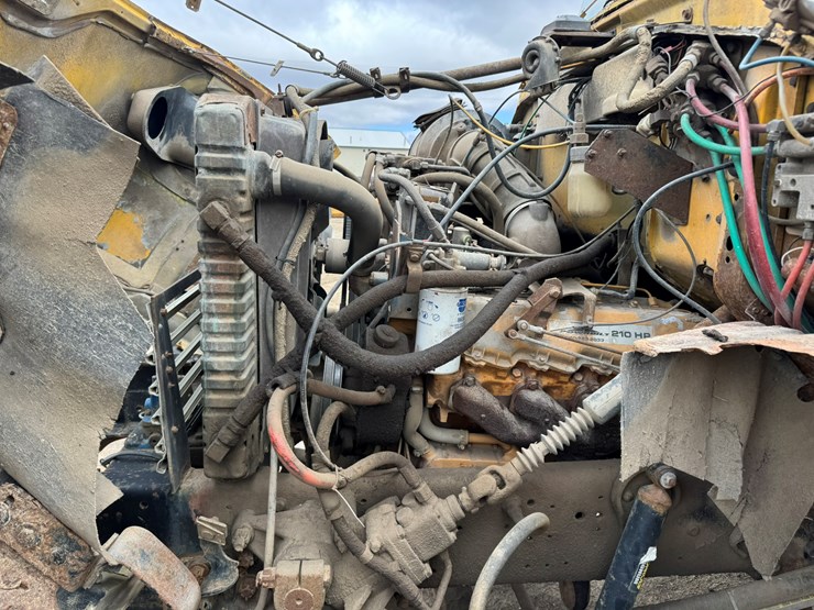 1977-ford-8000-image-25