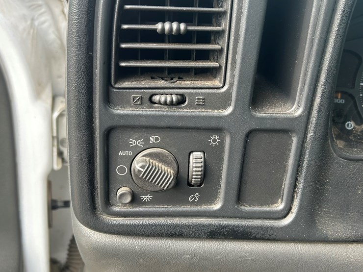 2004-chevrolet-3500-image-56