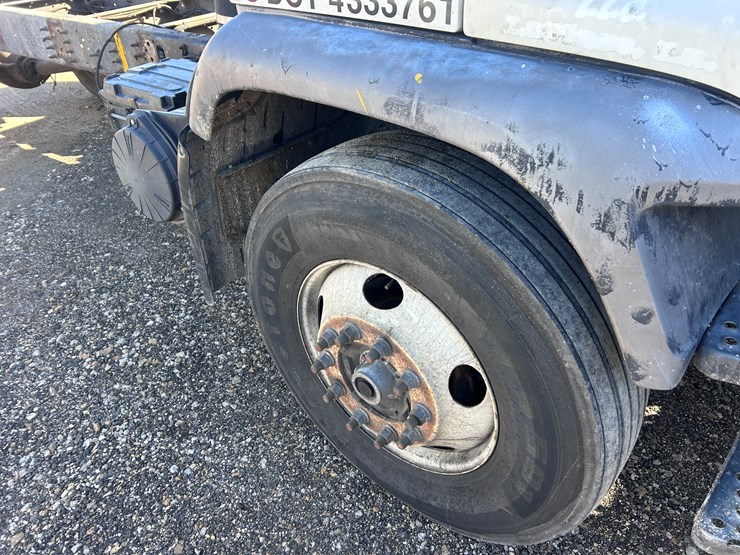 #1694-•-2004-isuzu-cab-and-chassis-image-21