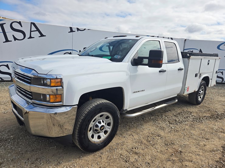 2018-chevrolet-3500-image-1