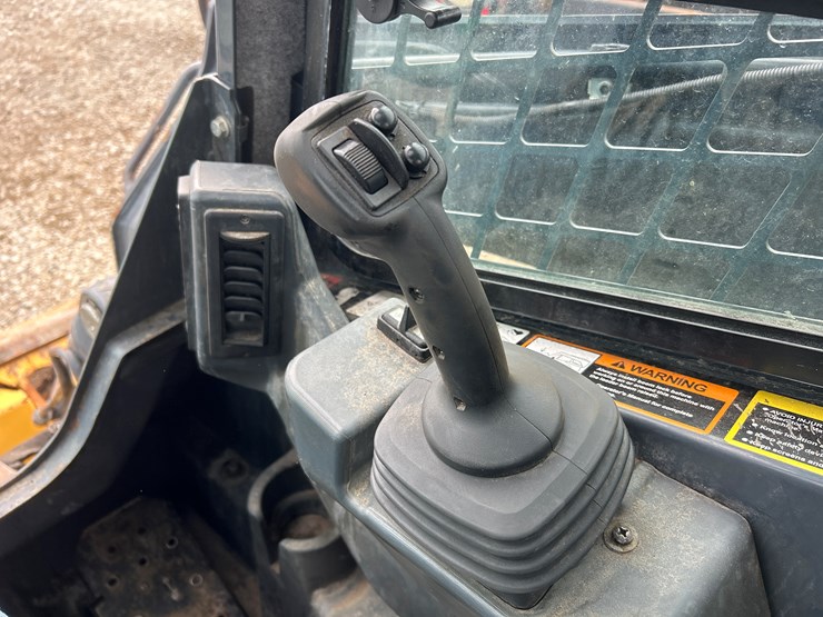 2020-deere-332g-image-43