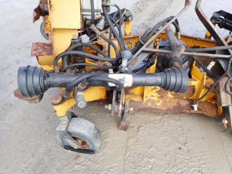 trackless-m14-pto-batwing-mower-235-image-8