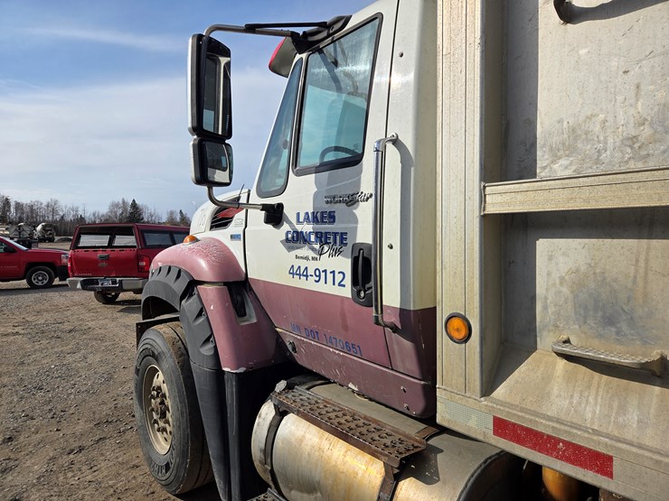 2012-international-7600-image-18