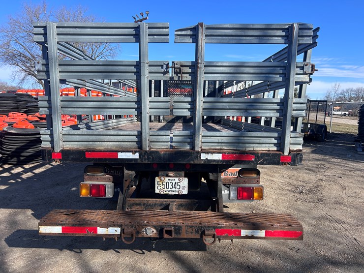 2013-isuzu-npr-image-4