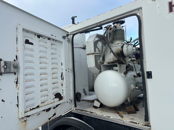 1995-international-8100-image-36