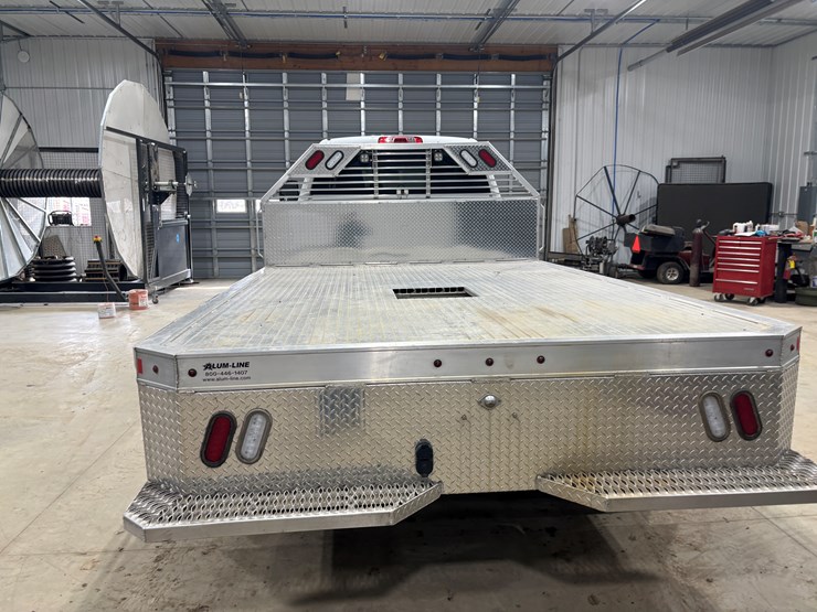 #2331-•-2022-chevrolet-5500-hd-flatbed-truck-image-3