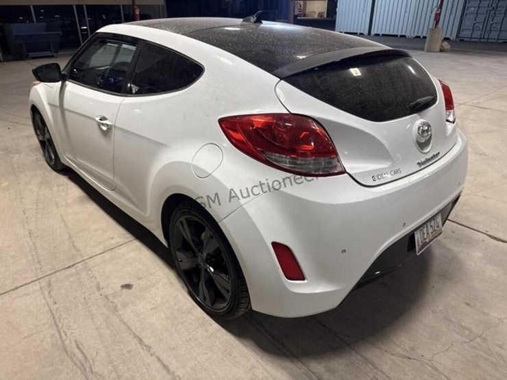 2016-hyundai-veloster-coupe-image-6