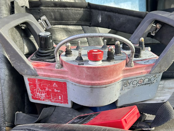 #2237-•-2006-mack-tri-axle-concrete-placement-truck-image-81