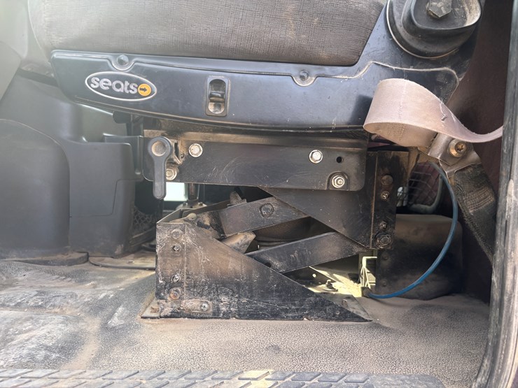 1999-sterling-l9513-image-42