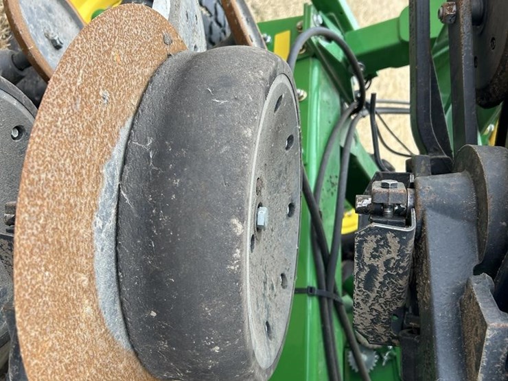 2014-john-deere-1990ccs-image-31