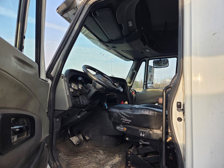 2013-international-prostar-image-54