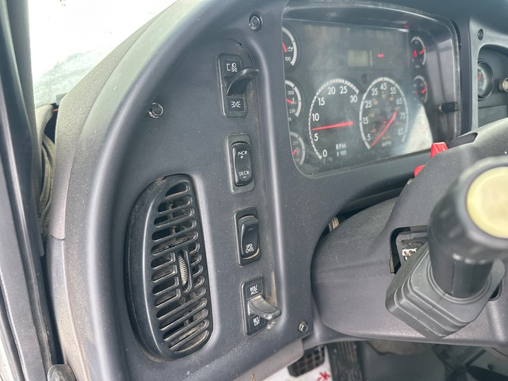 2009-caterpillar-c13-image-37