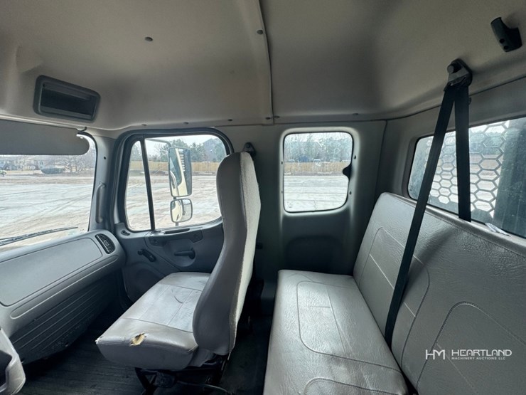 2023-freightliner-m2-106-image-46