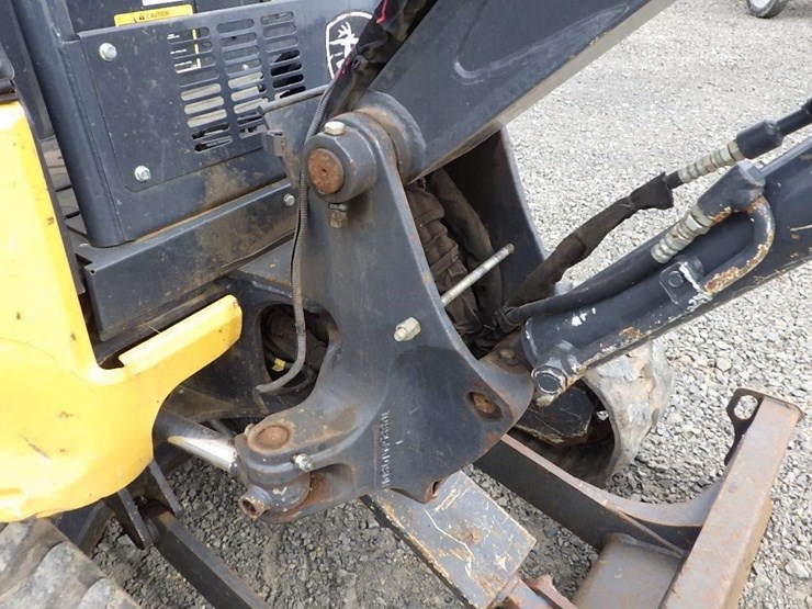 2020-deere-26g-image-30