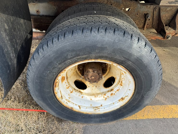 2010-ford-e350-image-42