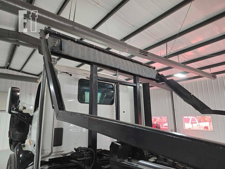 2016-peterbilt-579-image-17