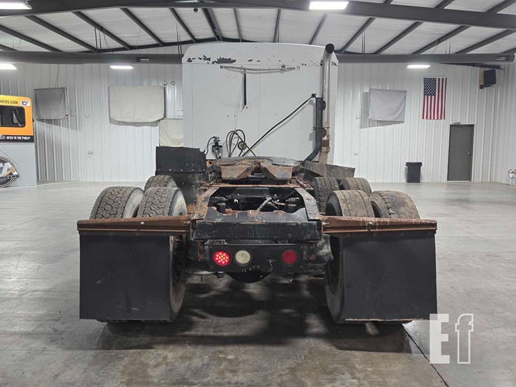 2004-mack-vision-cx613-image-8