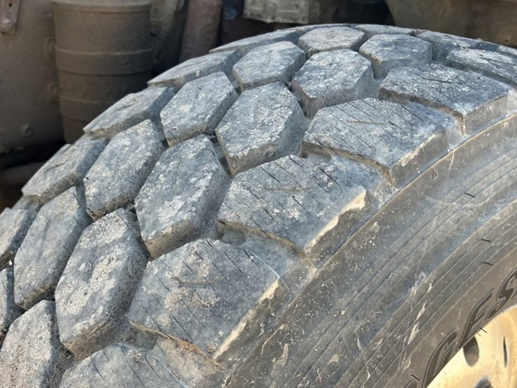 #1114-•-2005-western-star-tri-axle-heavy-haul-truck-tractor-image-74