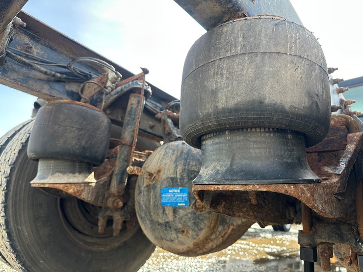 2015-peterbilt-337-image-56