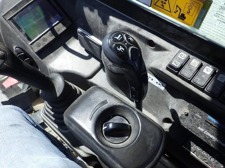 takeuchi-tb260-image-50