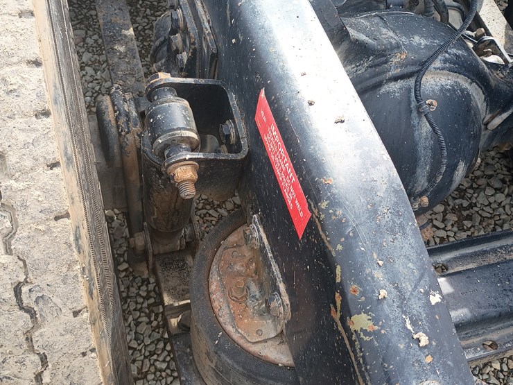 2012-massey-ferguson-8-image-23