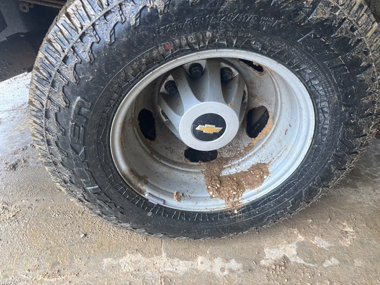 2013-chevrolet-3500-image-75