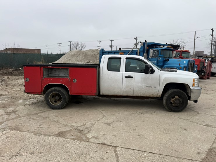 2012-chevrolet-3500-image-4